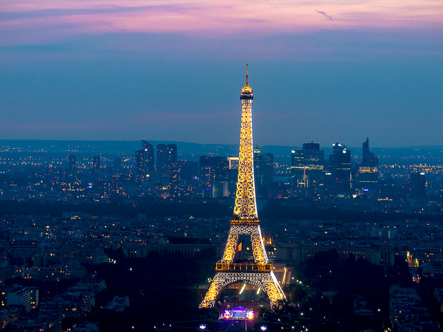 ¿Cómo son las ciudades por la noche vistas desde el cielo?