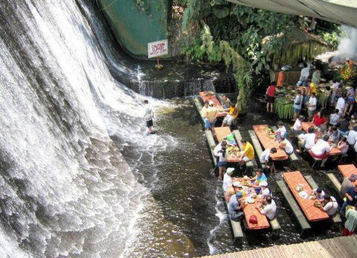 Visita Filipinas y conoce su fantástico restaurante-cascada