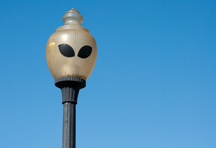 Farola alienígena en Roswell, Estados Unidos.