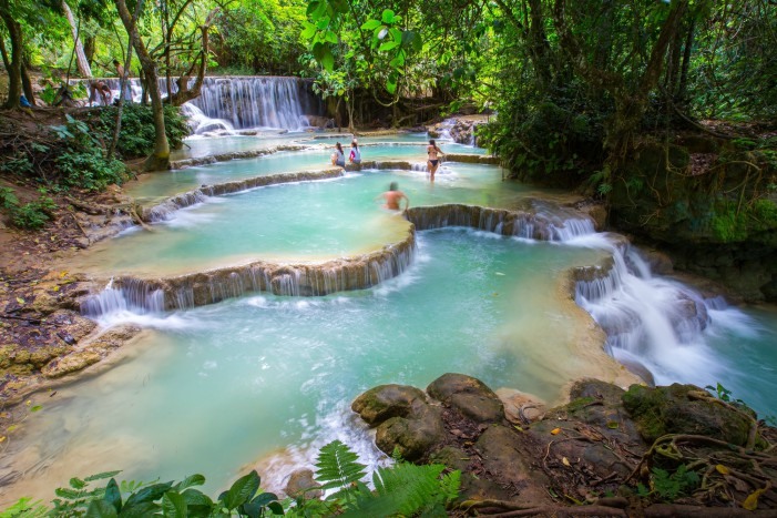 Piscinas naturales en Kuang Si Falls, Laos. Piscinas naturales en Kuang Si Falls, Laos.