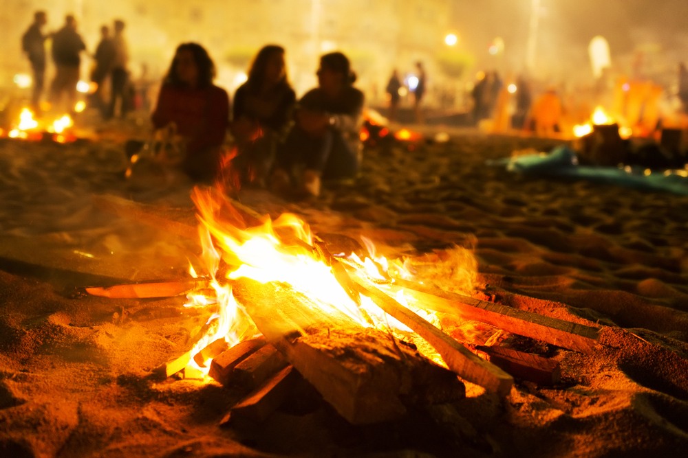 Hogueras en las playas de Alicante