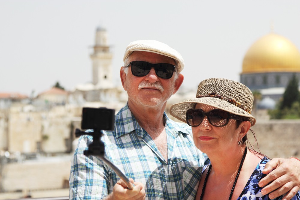 Pareja de viaje por Israel