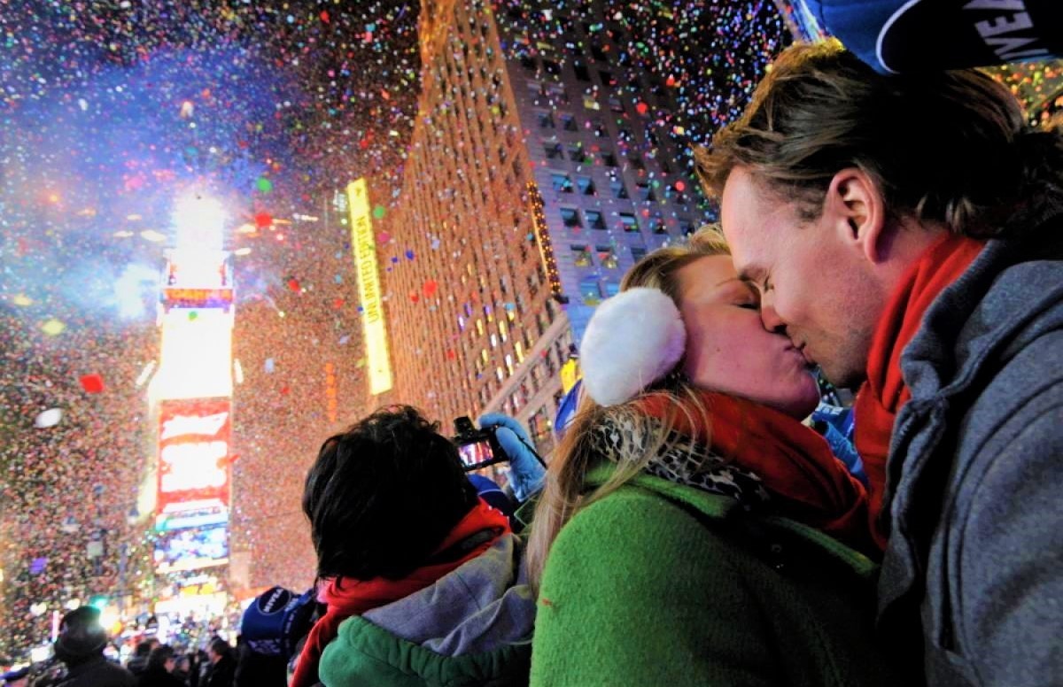 Beso de una pareja en Nueva York
