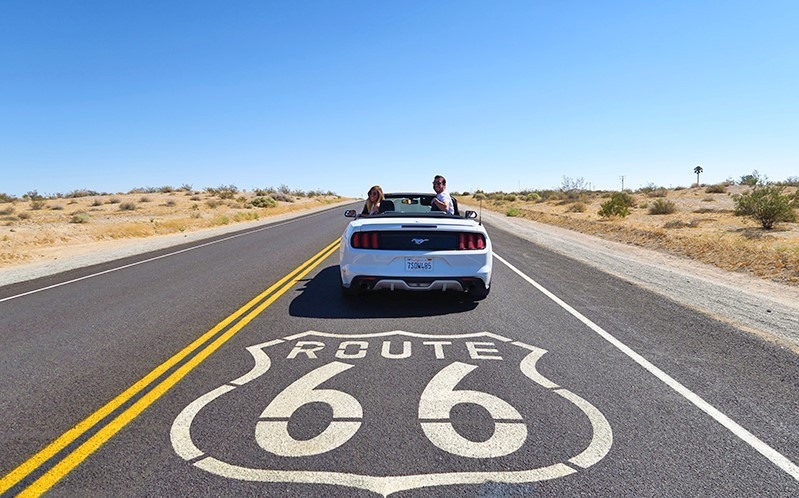 Amigos en la Ruta 66 de Estados Unidos
