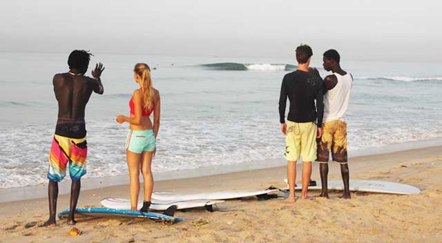 Clases de surf en las playas de Dakar Clases de surf en las playas de Dakar