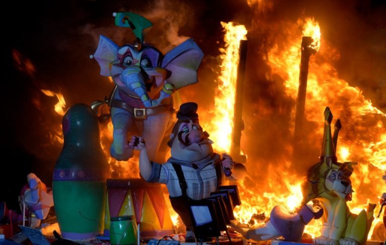 Tradición de las Fallas de la Cremà