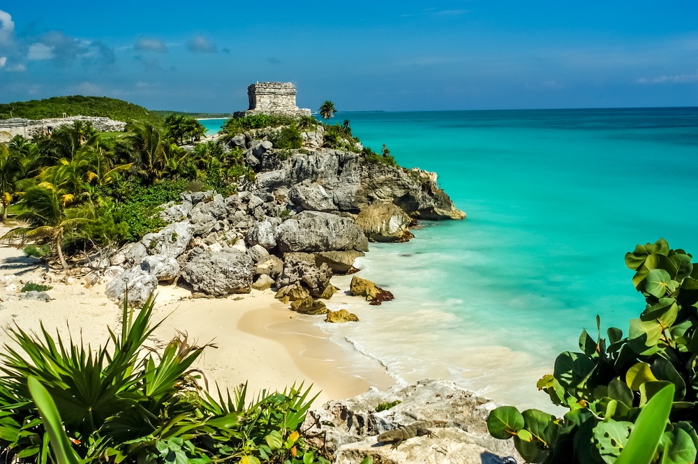 Ruinas Mayas y playa de Tulum en Riviera Maya.