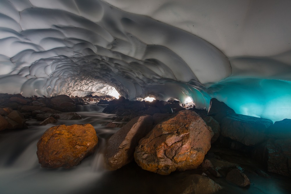 Cueva de hielo del volcán Mutnovsky