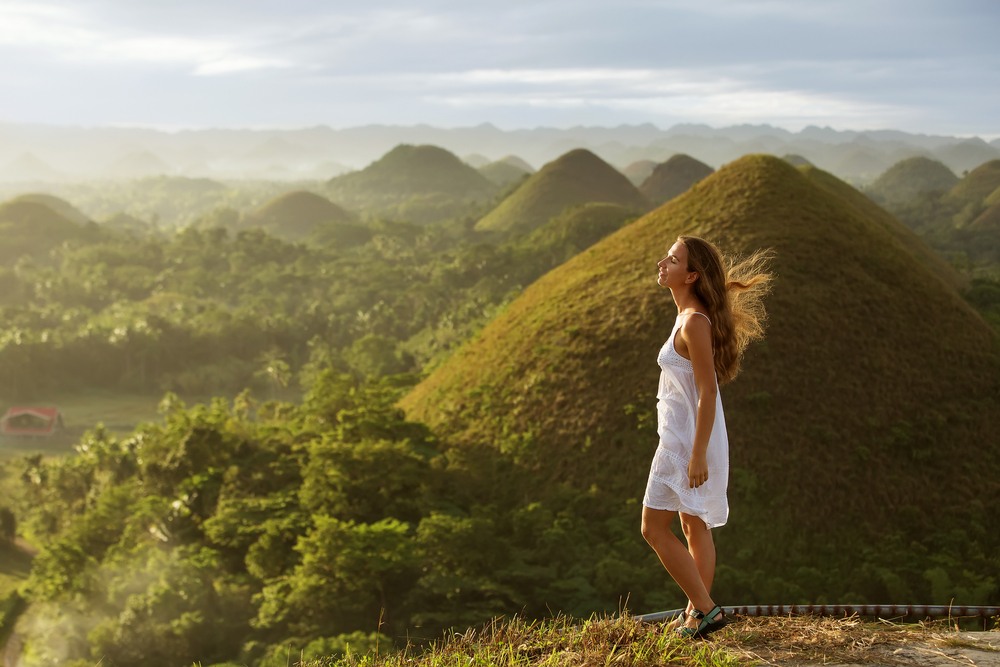 Chica disfrutando de un circuito por Filipinas