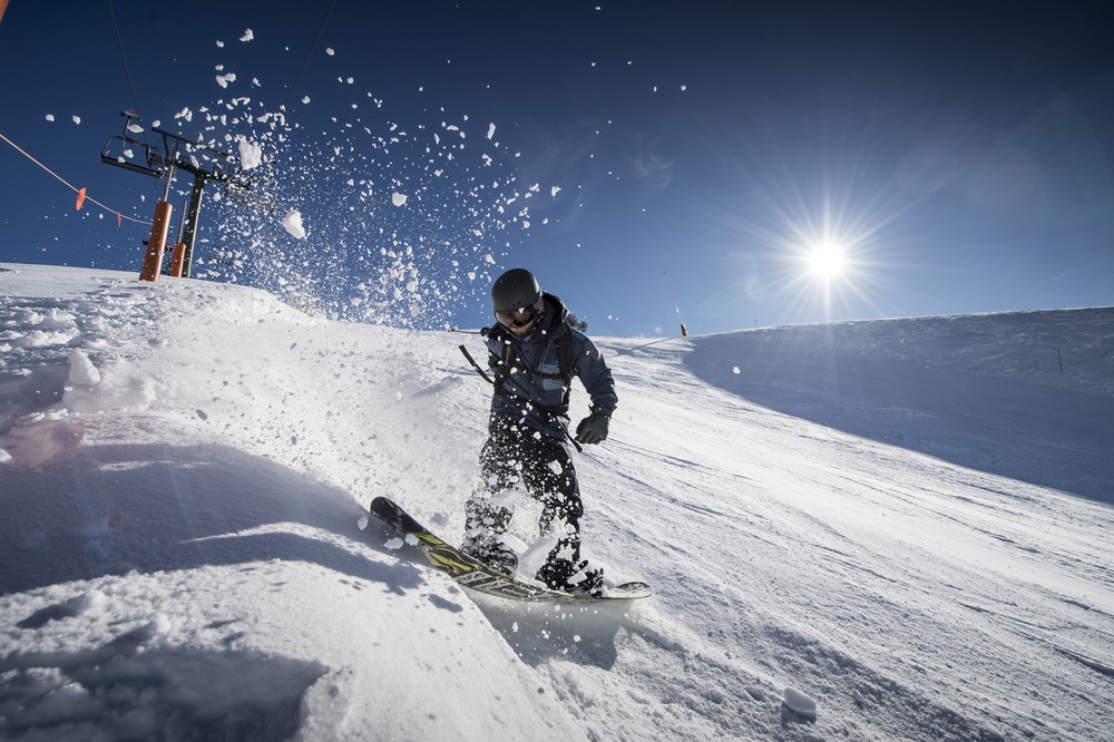 Bajada en Baqueira con snowboard