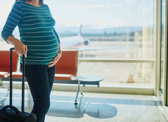 ¿Hasta cuándo volar embarazada?: Guía de Aerolíneas