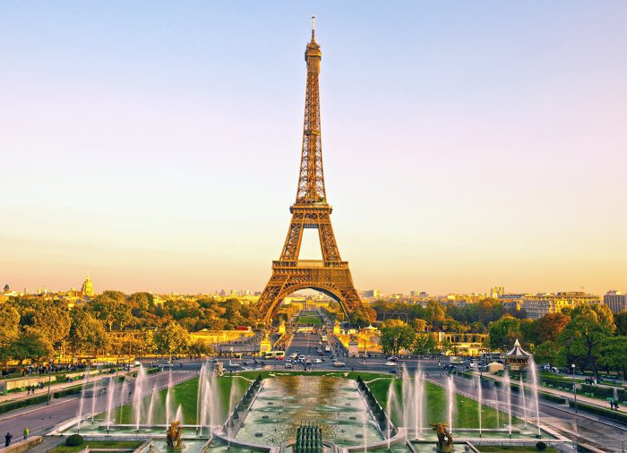 Disneyland Paris y la Torre Eiffel abren sus puertas