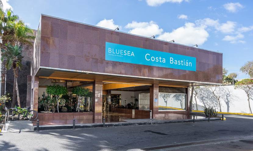 Entrada del Blue Sea Costa Bastián 