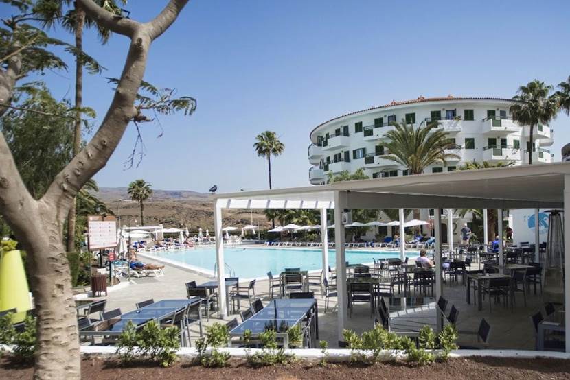 Piscina y terraza del Labranda Playa Bonita