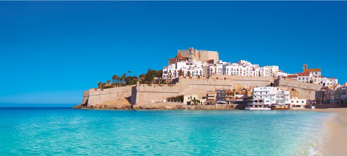 Este verano, visita Peñíscola, un destino de cine en todos los sentidos