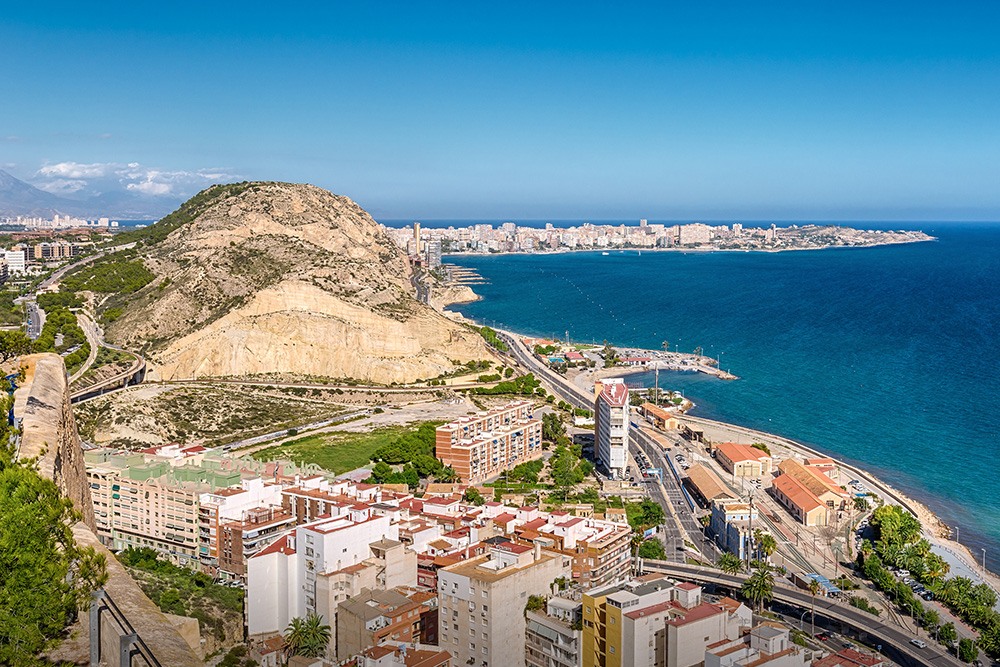 Viaja con Iberia a Alicante.