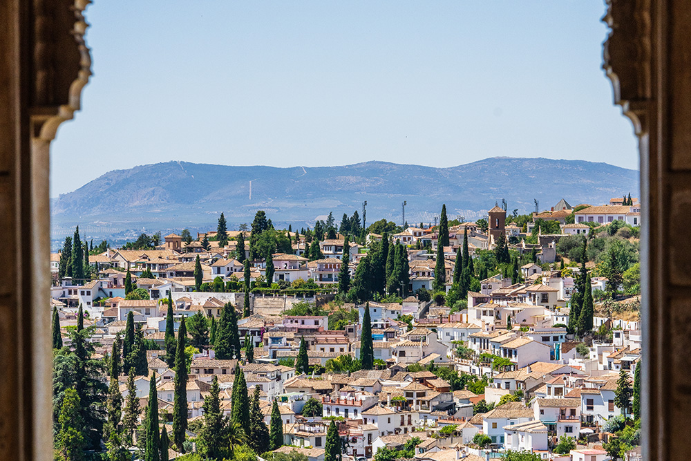 Vistas desde mirador de Albaicín en un día soleado, Granada