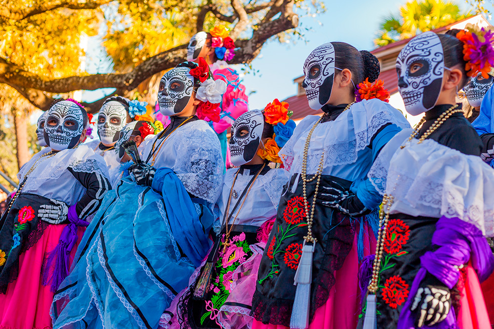 Mujeres disfrazadas de catrinas en el Día de Muertos en Mexico