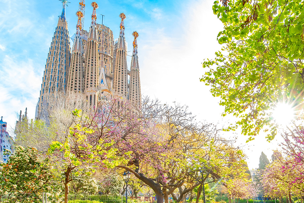 La Sagrada Familia. Una de las obras maestras de Gaudí y punto de la ruta del Modernismo