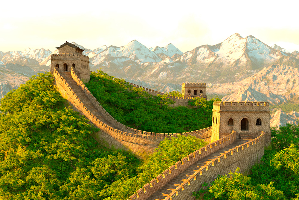 Imagen de la Gran Muralla en la cima de la montaña verdosa