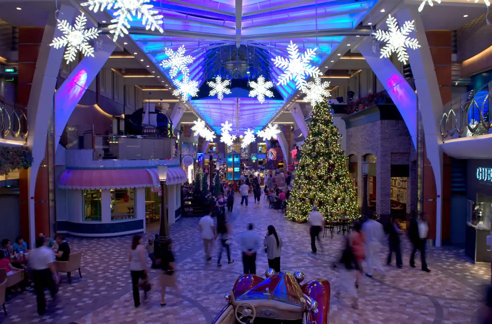 Decoración navideña en crucero